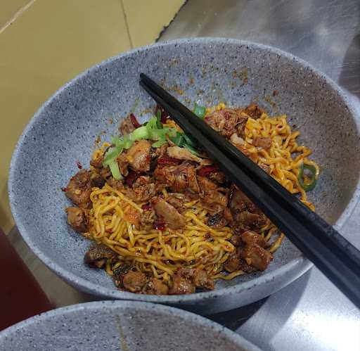 Kedai Mie Tjap Chili, Otista 3