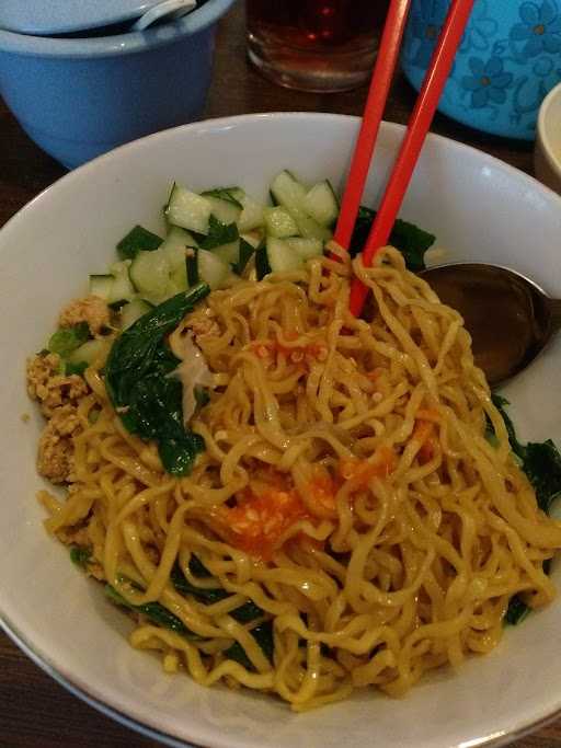 Abun Pinangsia Dumplings & Noodles 10