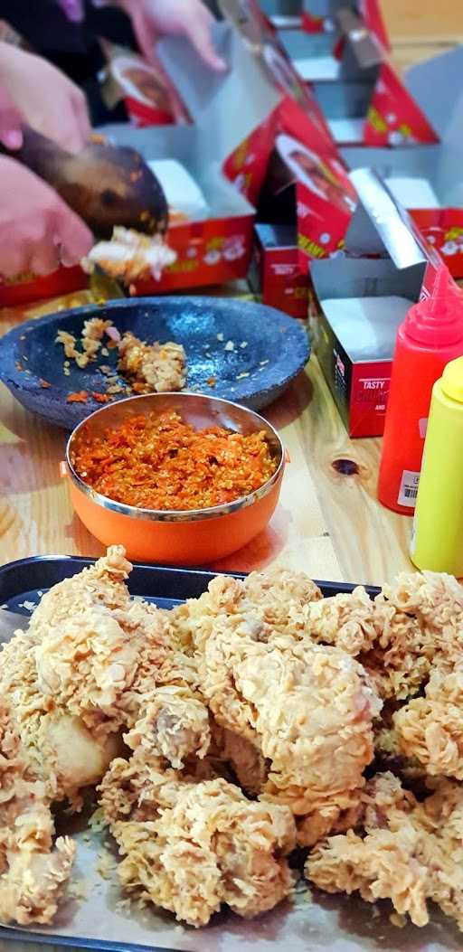 Pim N Pom Fried Chicken 7