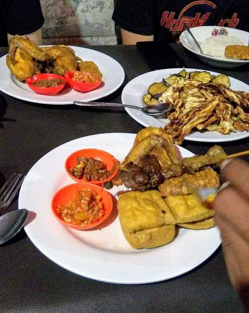 Warung Makan Ayam Penyet Pak Be 7