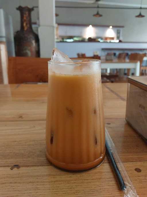 Dino Thai Tea 6