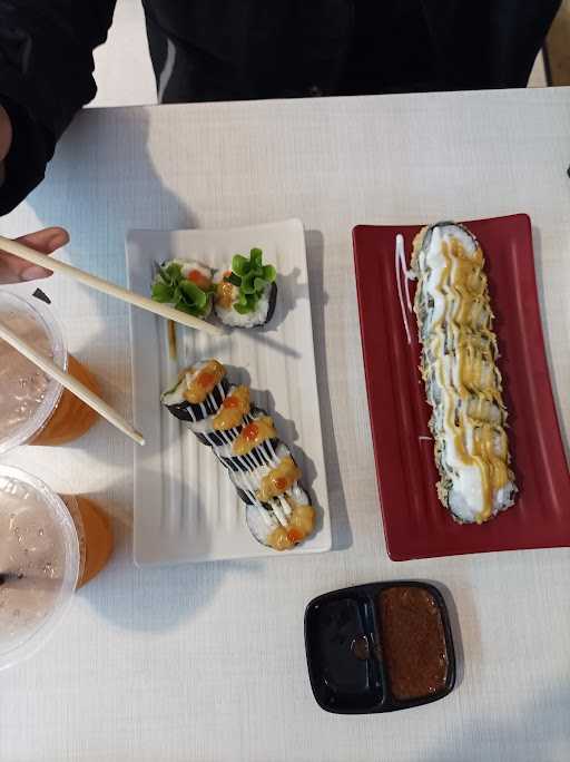 Hangiri Sushi Jepara 8