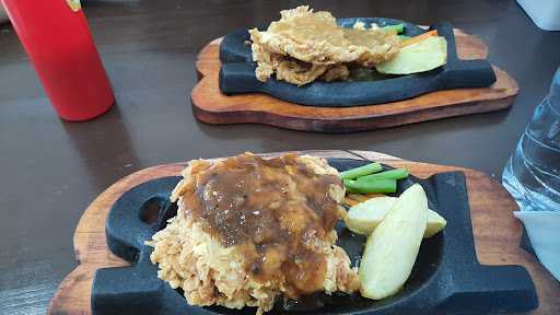 705 Steak House Jepara 7