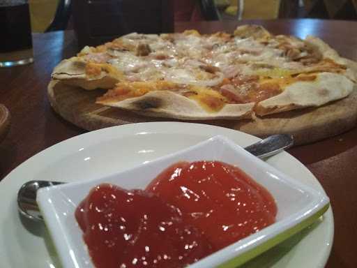 Harum Manis Pizza Restaurants 4