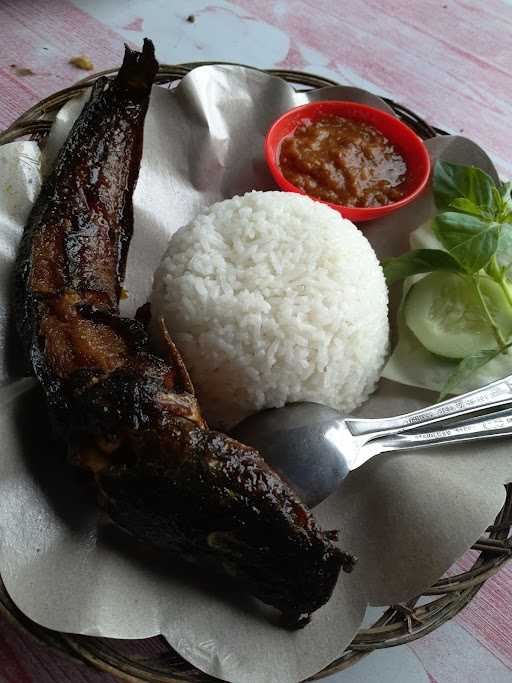 Pemancingan & Resto Tiga Rasa 7