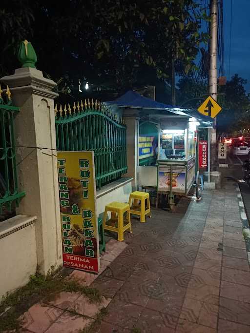 Terang Bulan Dan Roti Bakar Pingit 1