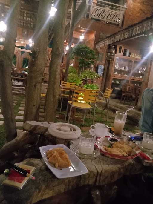 Warung Lasiyem 4