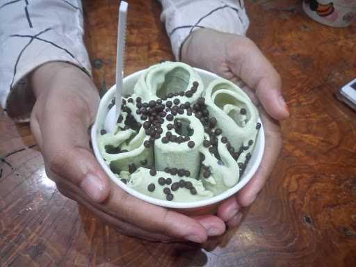 Hulala Ice Cream Roll Jombang 1