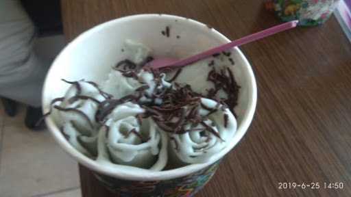 Hulala Ice Cream Roll Jombang 5