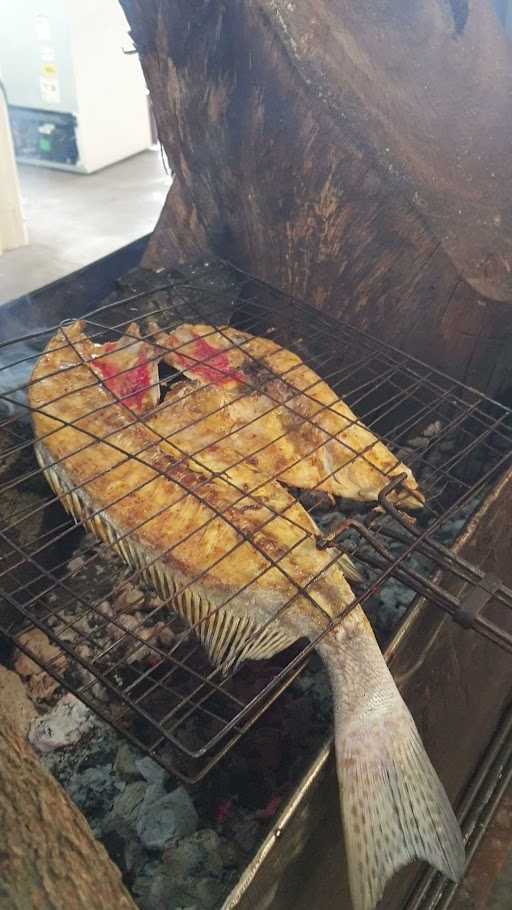 Ikan Bakar Apollo 9