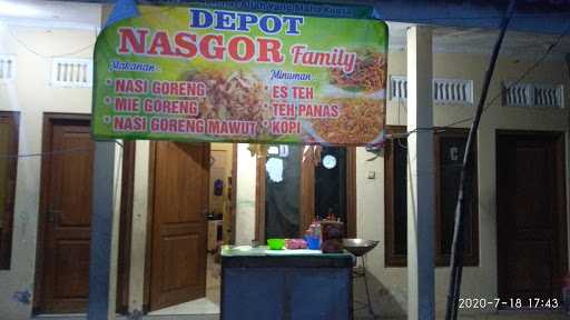 Nasgor Family 6