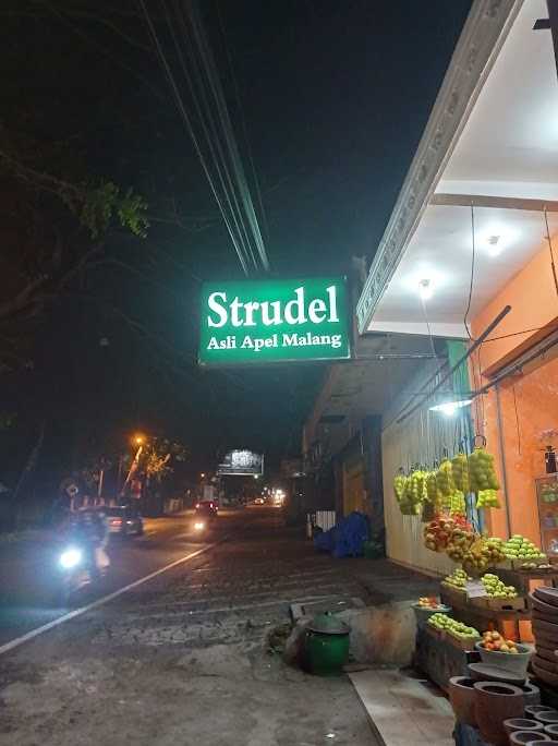 Strudel An Original Malang Apple 4