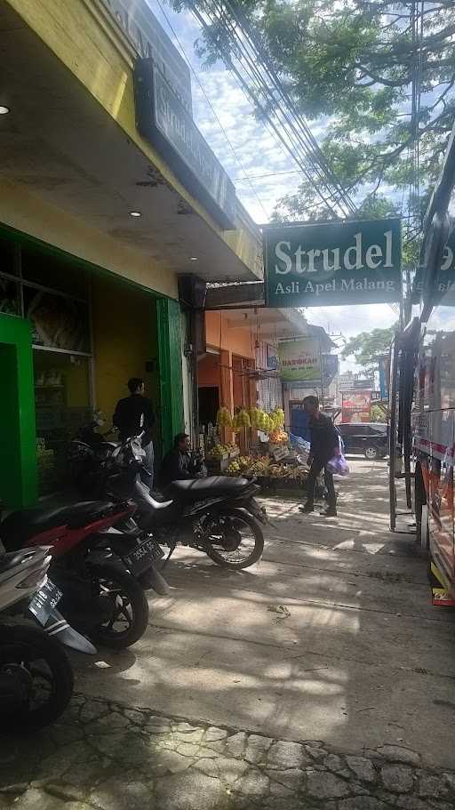 Strudel An Original Malang Apple 3