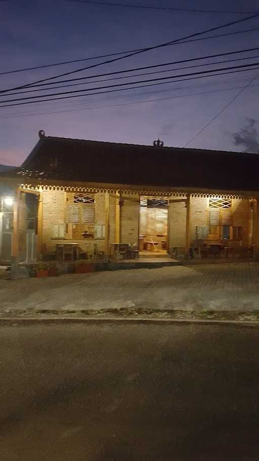 Warung Kopi Pa'E 9