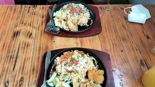 Best Mie Sambel & Steak Outlet Batu 4