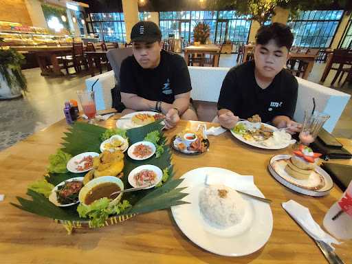 Brawijaya Garden Resto Batu 10