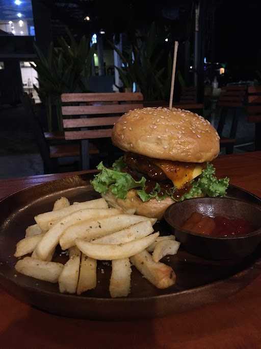 B&G Burger And Grill 5