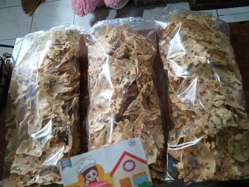 Nurul Ggkurnia Snack & Kue 8