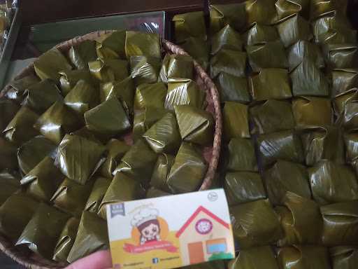 Nurul Ggkurnia Snack & Kue 10