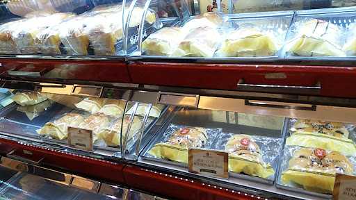 Holland Bakery Duta Alfa 4