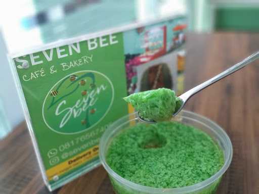 Seven Bee Cafe & Bakery 4