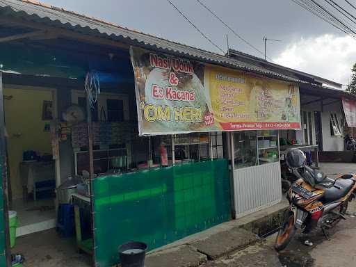 Eating Nasi Uduk Om Heri 1