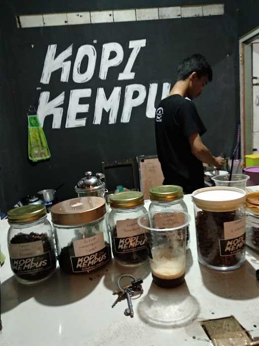 Kopi Kempus & Roastery 3