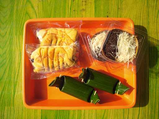 Aneka Jajan & Kue Ibu Masrurotun 1