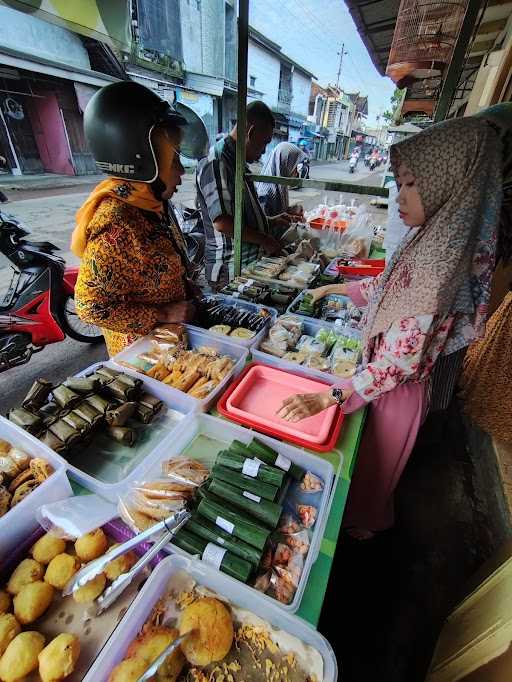 Aneka Jajan & Kue Ibu Masrurotun 2