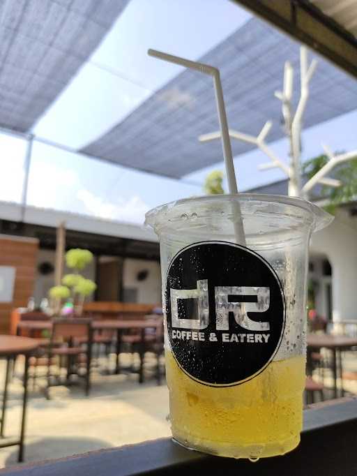 Dr Coffee And Eatery Kalinyamatan 6