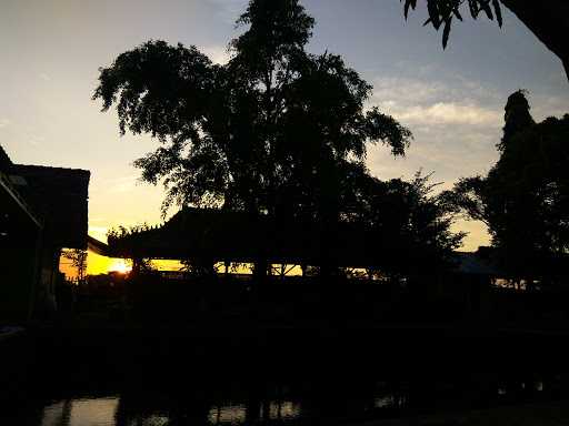 Warung Makan Pemancingan Batu Kali 10