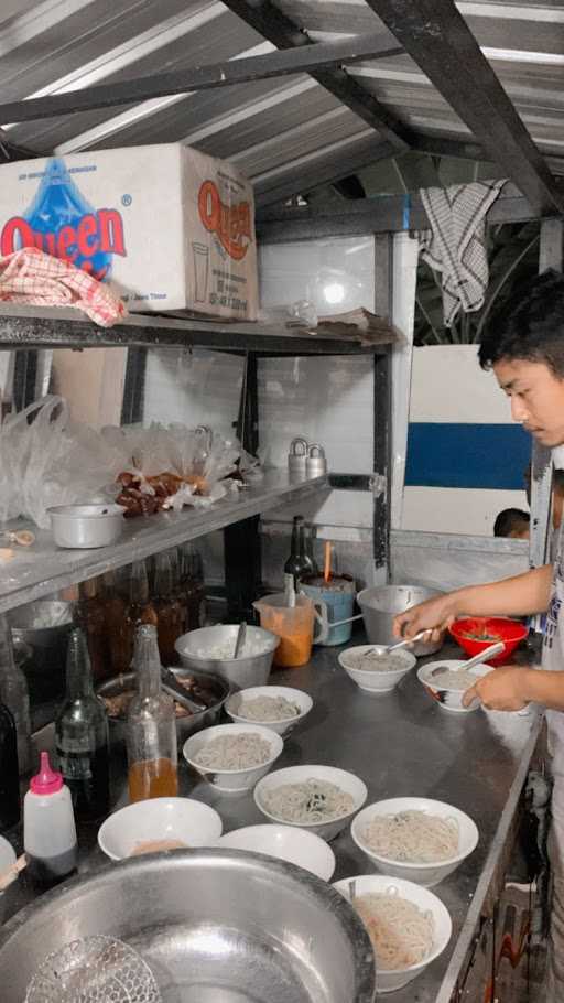 Mie Ayam Goyang Lidah & Gl Mart 1