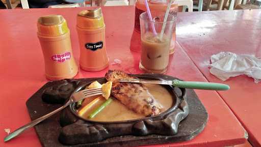 Omah Gedhi Steak & Penyet 10