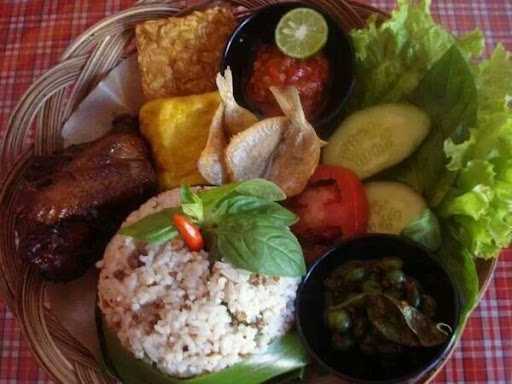 Warung Nasi Tutug Oncom Karang Sembung 3