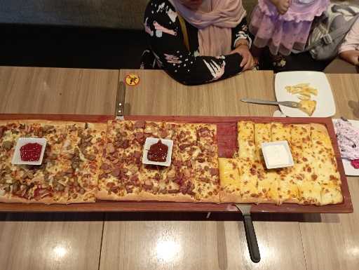 Pizza Hut Restoran - Cianjur 5