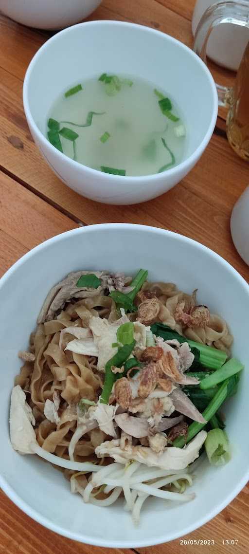 Mie Ayam Bangka Woodd, Otista Tangerang 2