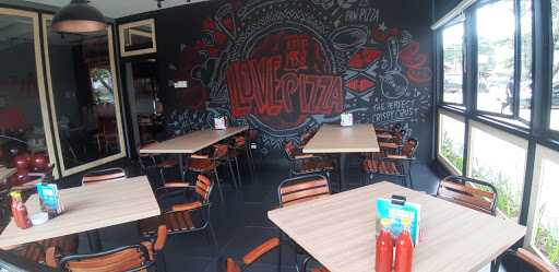 Pizza Hut Restoran 7