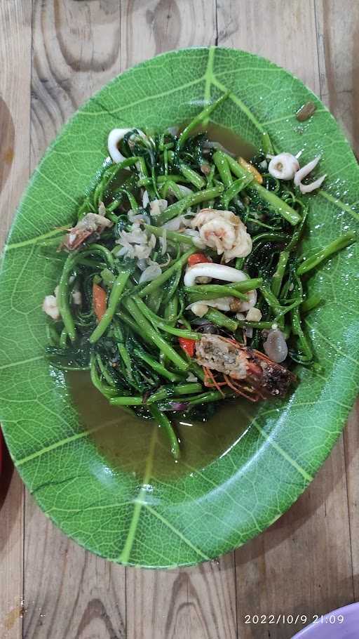 Warung Seafood Trubus Satria Ronggolawe 9