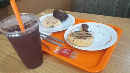 Dunkin' Donut Tuparev 1