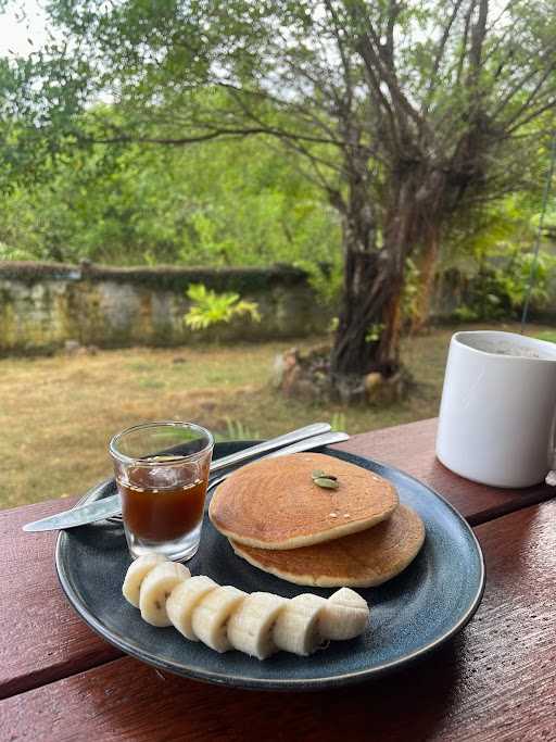 Basa-Basi Lodge + Garden 3