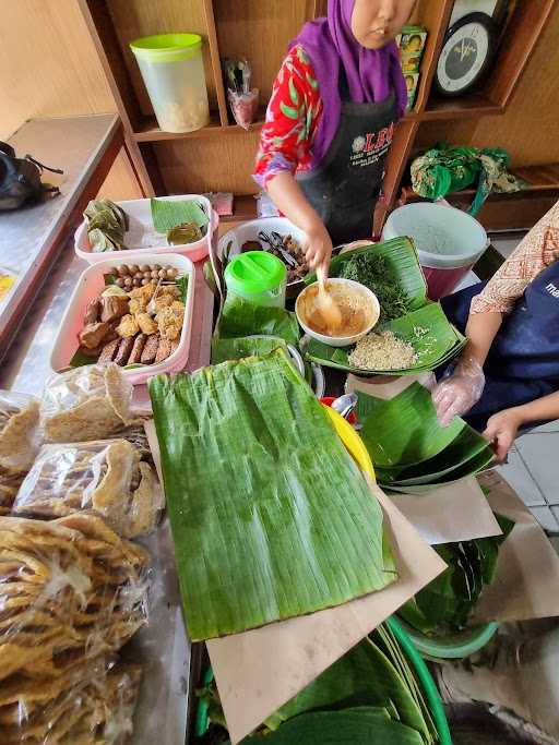 Warung Nasi Pecel Yu Gembrot 4