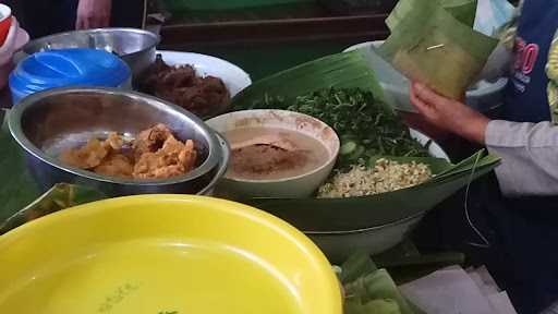 Warung Nasi Pecel Yu Gembrot 1