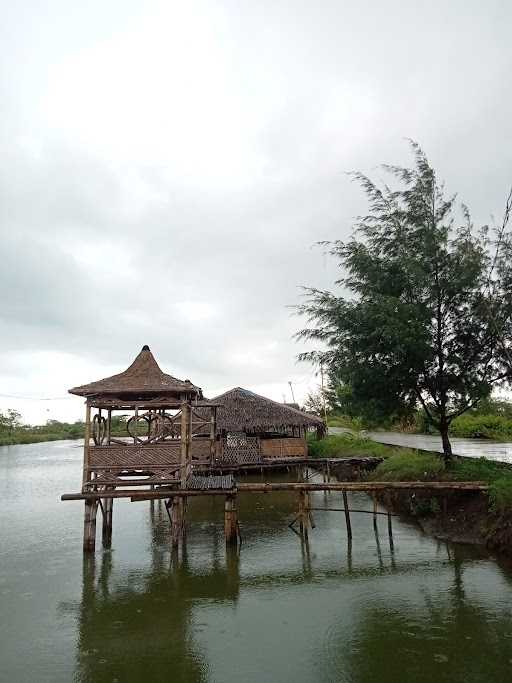 Pemancingan Dan Rumah Makan Ntoes Qodir 9