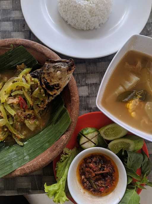 Rumah Makan Bu Luy 10