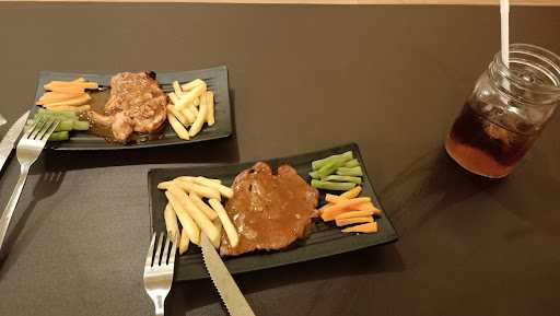 Lesehan & Steak Bu Yani 1