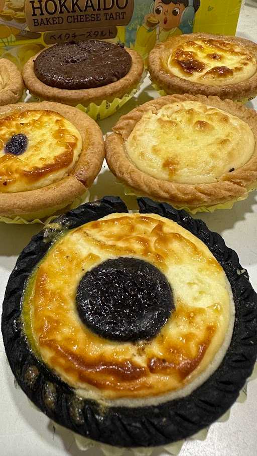 Hokkaido Baked Cheese Tart, Pasific Place 10