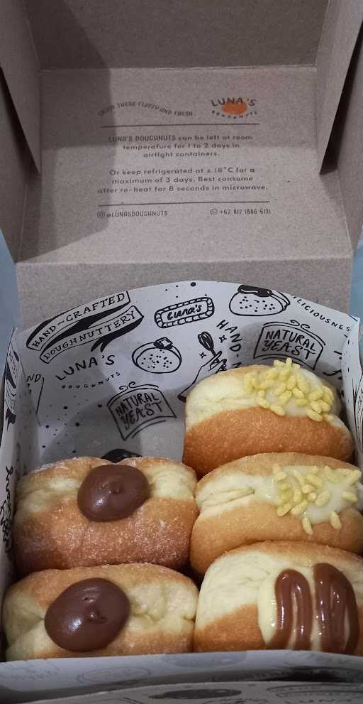 Lunas Doughnuts Pacific Place 7