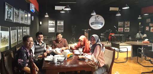 Mirz Cafe & Resto 2