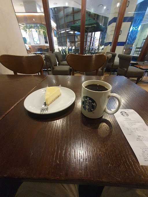 Starbucks - Pacific Place 7