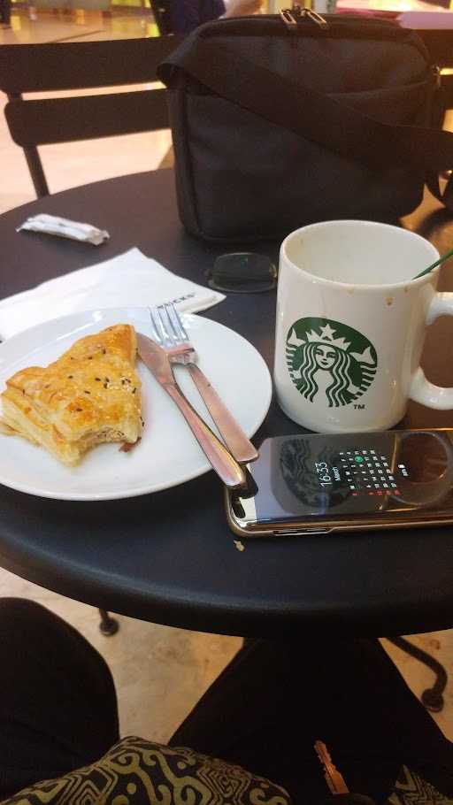 Starbucks - Pacific Place 4